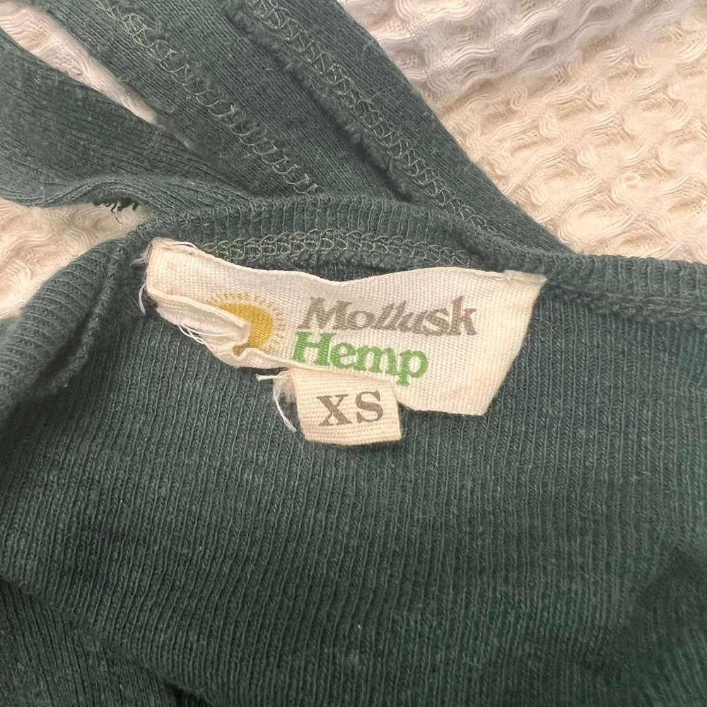 Mollusk Green Hemp Rib Tank - Picture 4 of 4